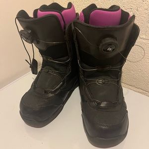 Snowboarding boots
